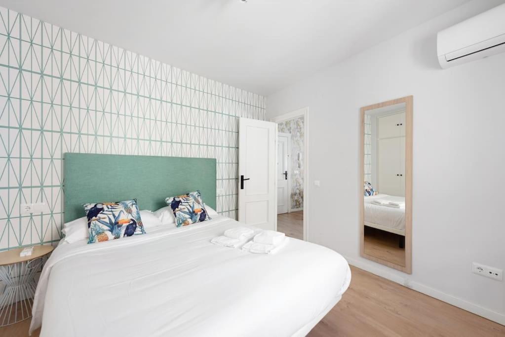 Grand T4 Andalou En Plein Centre De Malaga Ideal Familles Zewnętrze zdjęcie